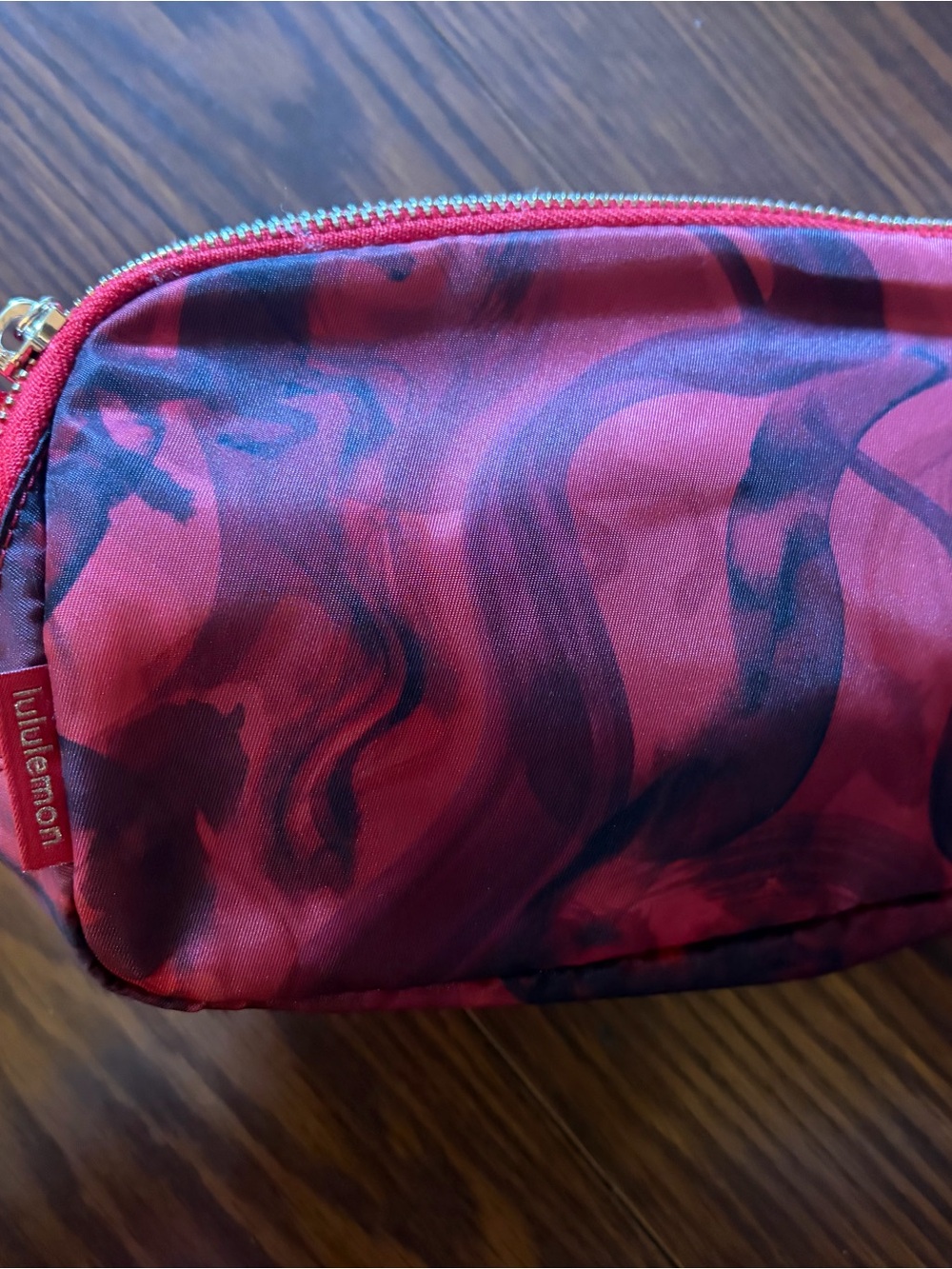 Lululemon everywhere belt bag Red & Black Swirl
